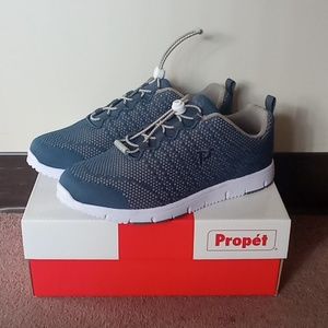 NEW in box size 9 Wide Propet Sneakers Blue color